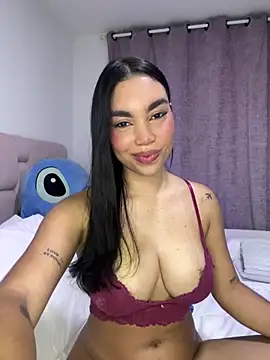 karolaalcendra online show from February 10, 3:31 am