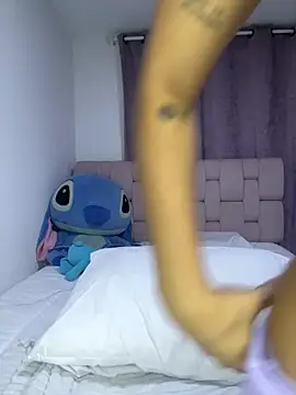 karolaalcendra online show from December 21, 4:17 am