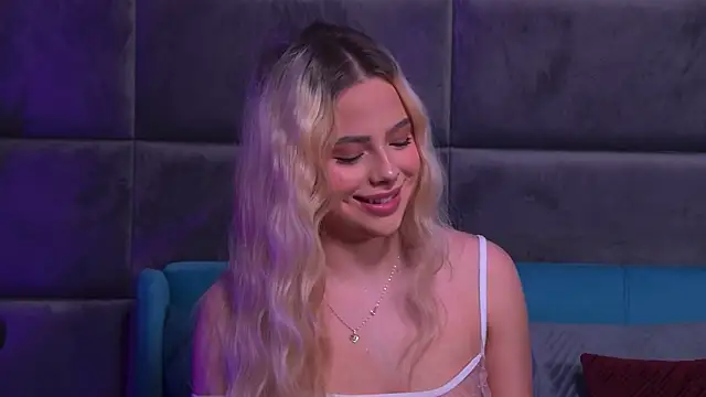 YssabelFox online show from November 30, 6:23 pm