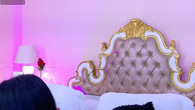 AryCorinne online show from April 11, 7:45 am