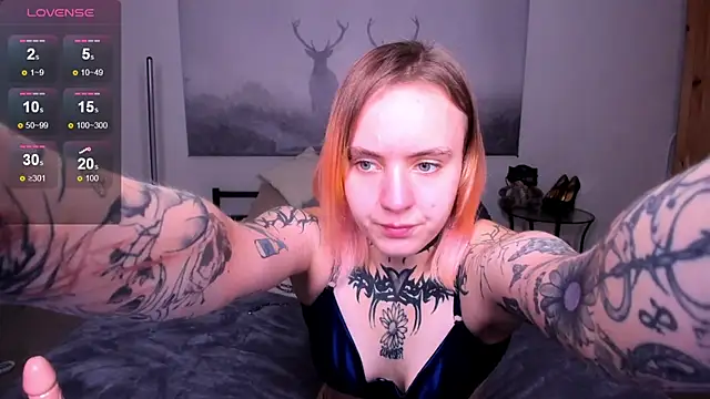 Snapshot of MonikaLowww chatting on October 22, 10:20 am MonikaLowww online show from October 22, 10:20 am