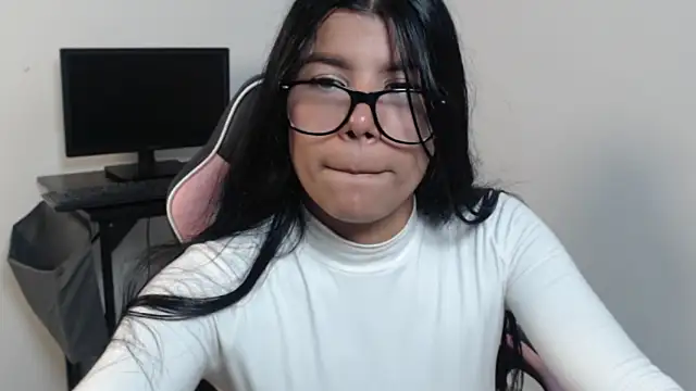 MayaScott11 online show from April 27, 7:33 pm