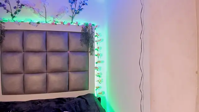 abbiecollins js online show from April 13, 4:14 am