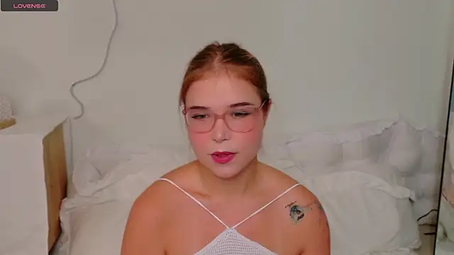 Lilith Bonheur online show from December 4, 2:25 am