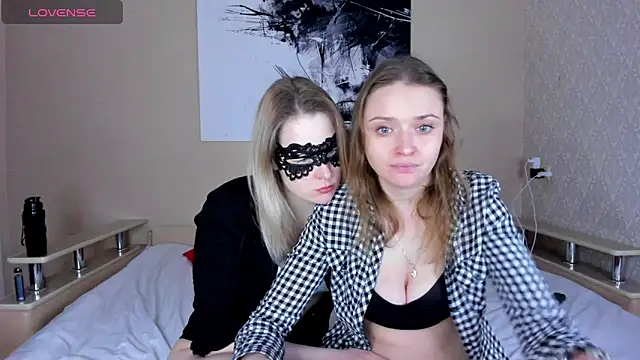 Linda Bryant-Eva online show from November 14, 3:17 am