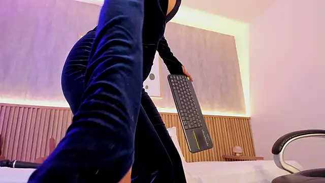 Coco-balenciaga online show from October 17, 12:52 pm