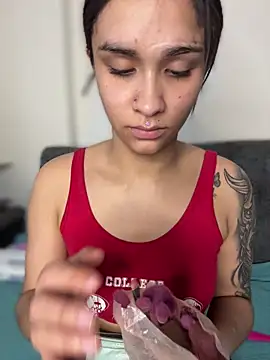 Isabella-Teen online show from December 18, 2:05 am