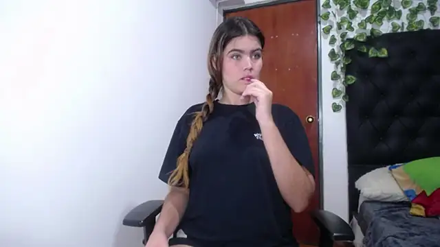 Snapshot of isabel_09 chatting on October 10, 3:33 am isabel 09 online show from October 10, 3:33 am