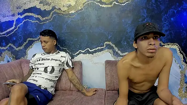 Juicy Creww online show from November 2, 10:07 am