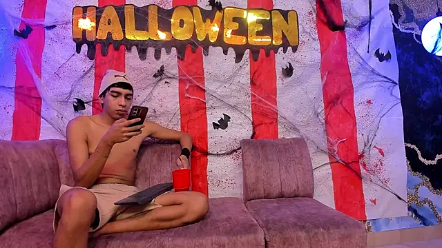 Juicy Creww online show from October 31, 9:13 am