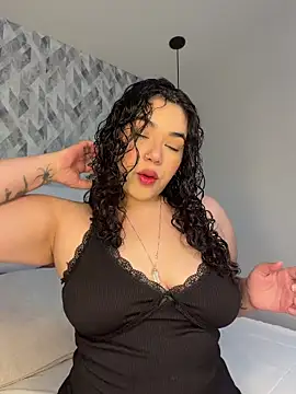 krisstenSantos online show from December 21, 3:38 pm