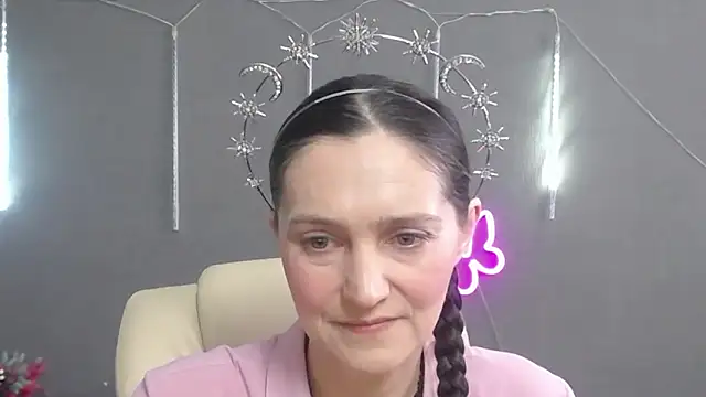 TayaFinch online show from May 7, 11:58 am