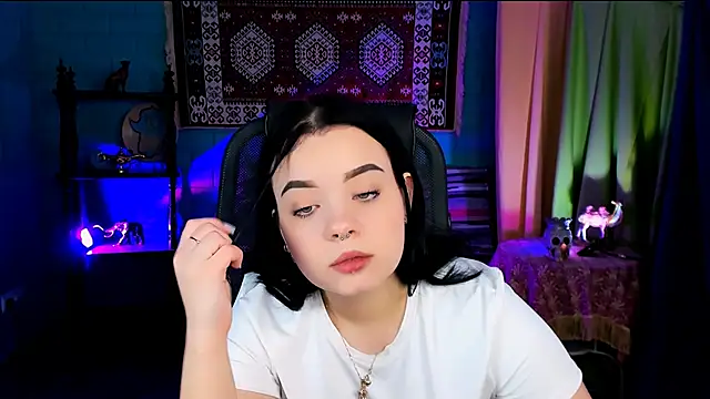 leslierowe  online show from November 29, 4:33 pm