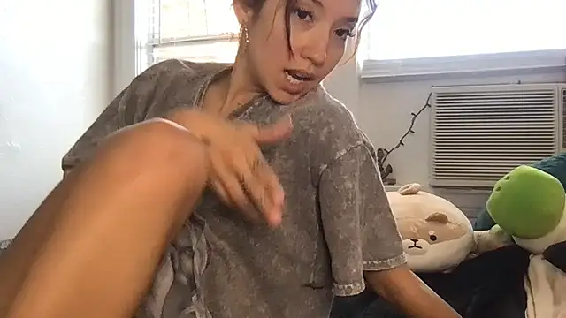 yoursweetestlilly online show from April 28, 4:22 pm