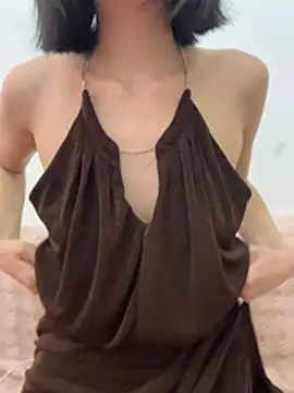 qiqi x online show from March 15, 1:35 pm