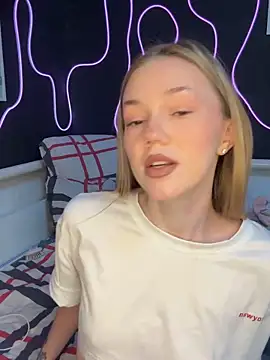 MilaMoone online show from February 5, 11:02 am