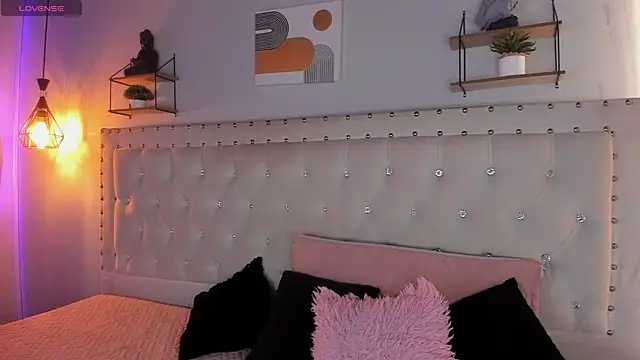 sophiee09  online show from April 17, 2:08 pm