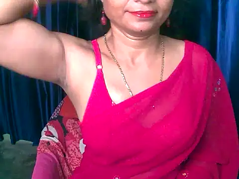 Snapshot of Sangeetha5 chatting on September 19, 5:39 am Sangeetha5 online show from September 19, 5:39 am