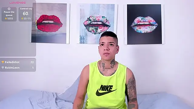 Girls inlove online show from November 11, 12:35 pm