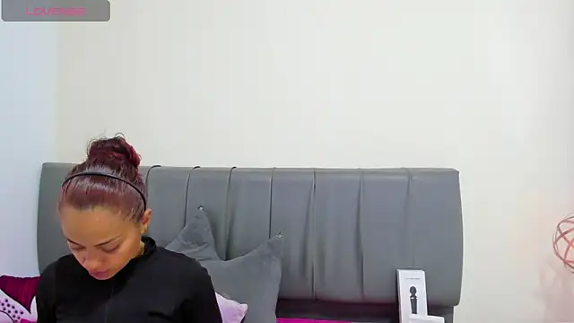 HoollyHendrix online show from November 14, 8:42 pm