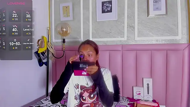 HoollyHendrix online show from February 20, 9:04 pm