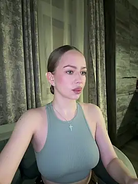 MissOyee online show from February 8, 7:17 pm