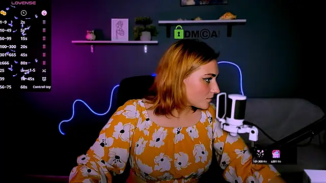 Snapshot of casey_meow_ chatting on October 14, 1:03 pm casey meow online show from October 14, 1:03 pm