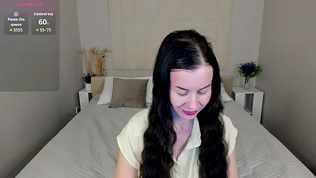 Stella Leon online show from October 18, 1:19 am