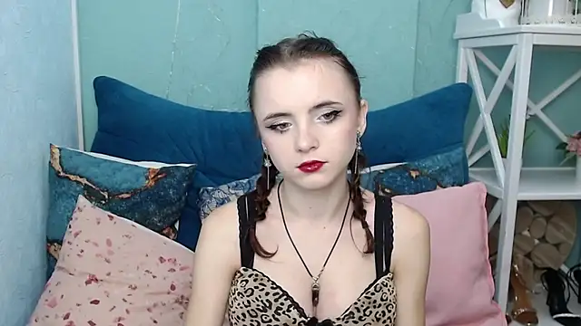 VivienneRo online show from October 5, 5:01 am