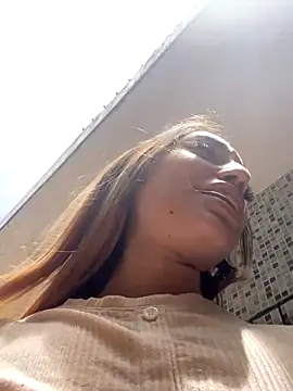 Snapshot of loirinhaaa chatting on October 3, 1:38 pm loirinhaaa online show from October 3, 1:38 pm