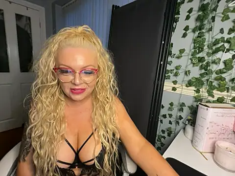 BonnyDesire online show from April 16, 7:24 pm