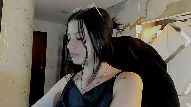 sophiadoll tf online show from April 6, 8:32 pm