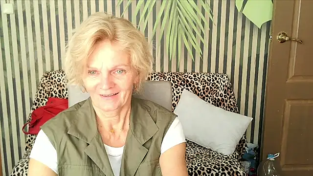 Zoe Steell online show from September 21, 6:34 am
