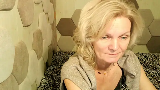 Zoe Steell online show from October 21, 2:32 pm