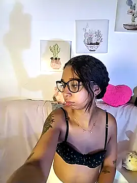 Suzanelee1 online show from October 26, 1:56 am