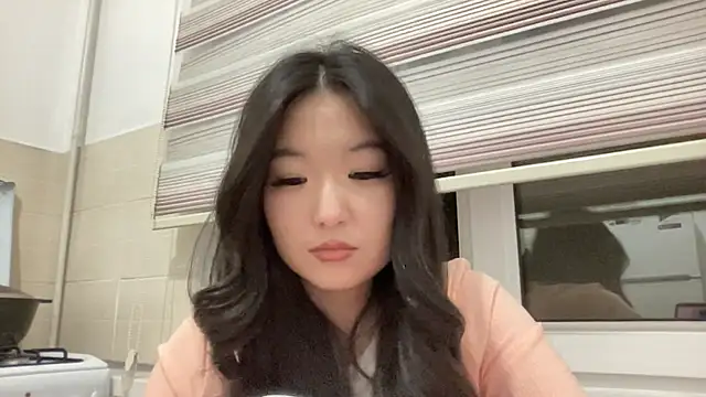 EmmaLeexth online show from April 29, 6:35 pm