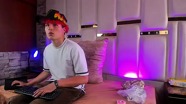 ANLLELOAndANGELA online show from December 2, 6:21 pm