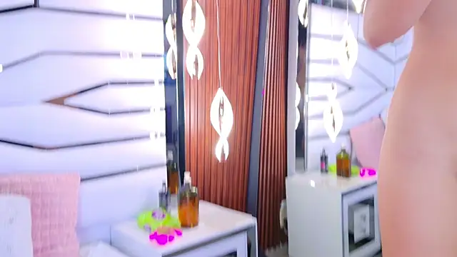 IrissBloom online show from October 12, 8:00 pm