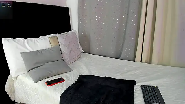 Lenapaul  online show from September 27, 2:52 am