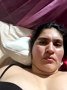 lunasexyhot18 online show from October 24, 4:30 am