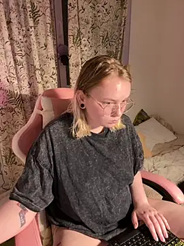 lame cat online show from November 10, 2:17 am