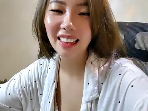 Snapshot of sallycui chatting on September 25, 1:37 am sallycui online show from September 25, 1:37 am