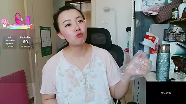 sallycui online show from August 1, 12:45 am