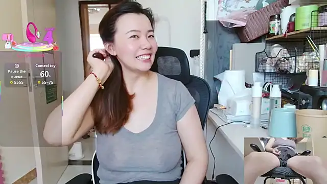 sallycui online show from July 30, 12:11 am