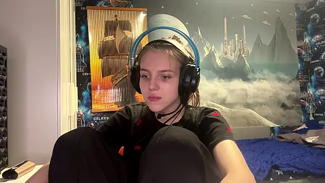 Elira Breeze online show from November 3, 5:17 pm