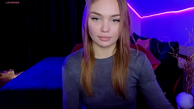 KitsyMoore online show from November 29, 1:04 pm