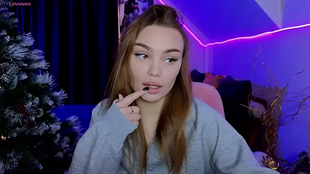 KitsyMoore online show from January 9, 1:04 pm