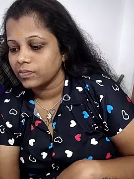 sweetqueen143 online show from May 15, 11:51 pm