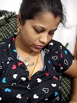 sweetqueen143 online show from May 15, 11:29 pm