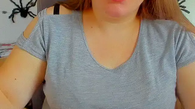 Snapshot of Liza-Mendez chatting on October 14, 5:43 am Liza-Mendez online show from October 14, 5:43 am